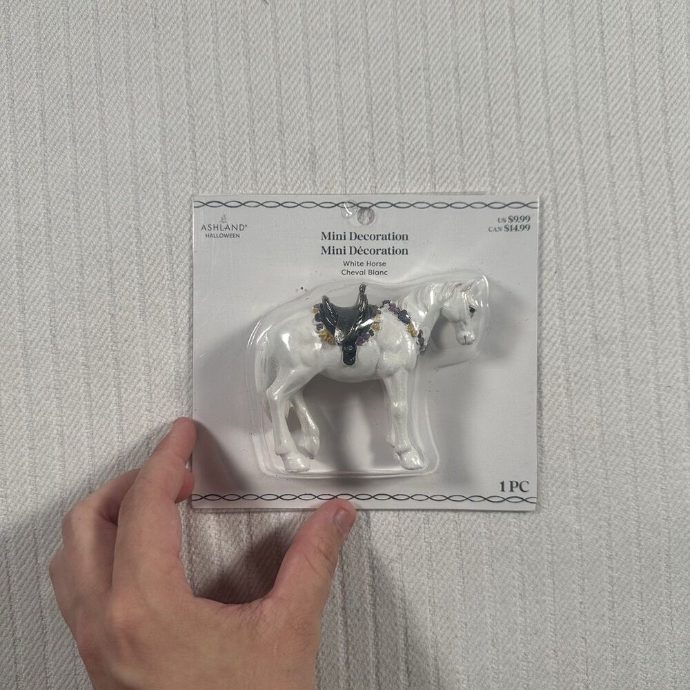 ASHLAND HALLOWEEN MINIATURES WHITE HORSE ~ NEW IN PKG 2025 FLORAL SADDLE & REIN